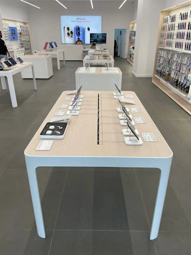 Unicorn-Apple Premium Partner-M.G.Road store image