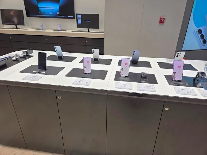 Samsung Experience Store- Phoenix Market City-Velachery store image 3