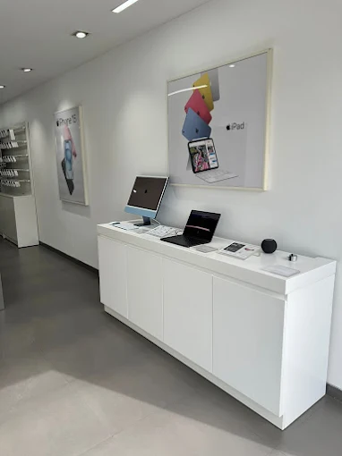 Future World - Apple Authorised Reseller-Green park store image 4