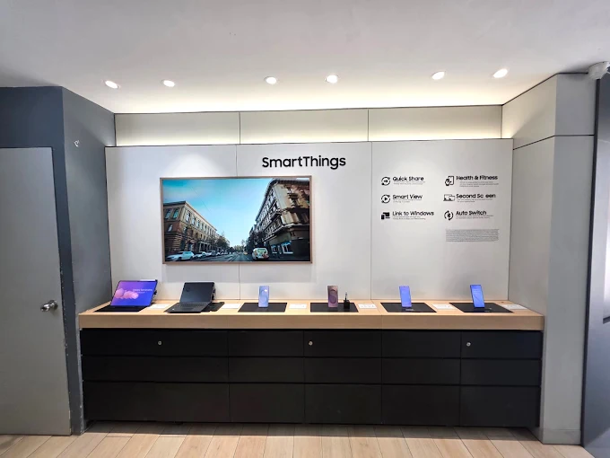Samsung Experience Store- Janakpuri store image 3