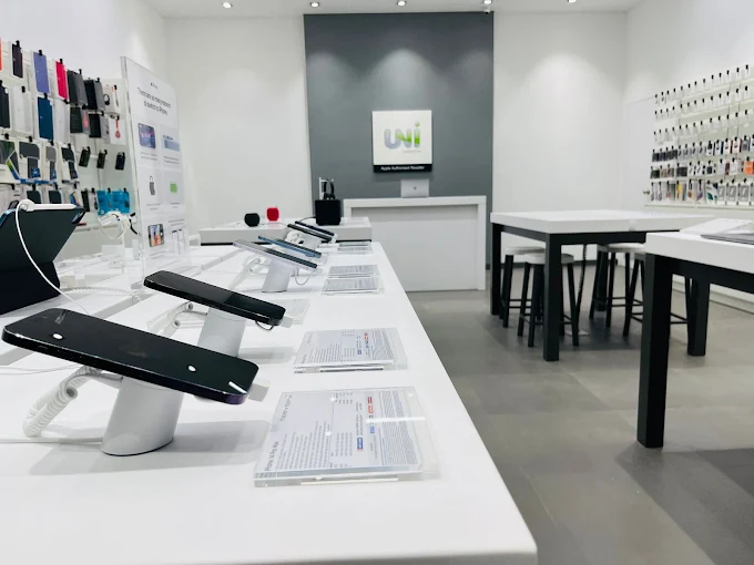 Unicorn-Apple Premium Partner-Hadapsar store image 3