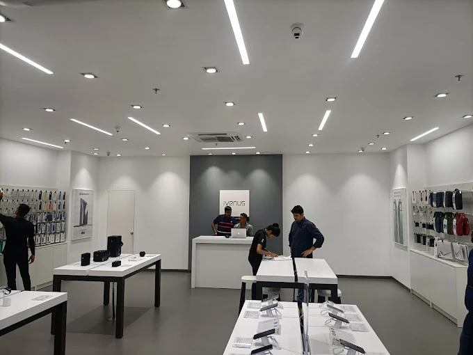IVENUS-Apple Premium Reseller-Andhari store image 4
