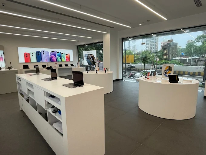 Unicorn-Apple Premium Partner-Andheri West store image 3