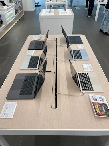 Unicorn-Apple Premium Partner-M.G.Road store image 4