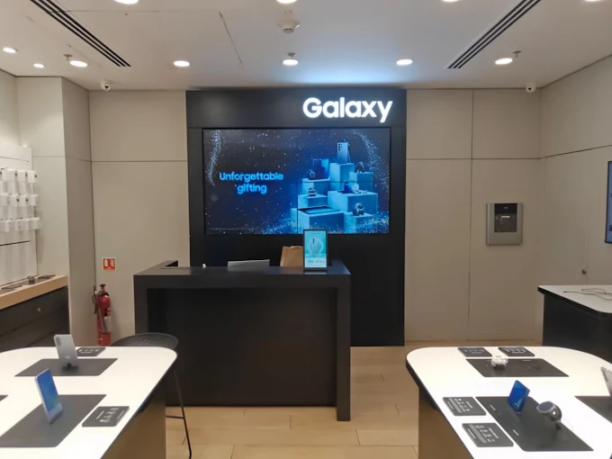 Samsung Experience Store - Phoenix Mall, Bareilly store image 3