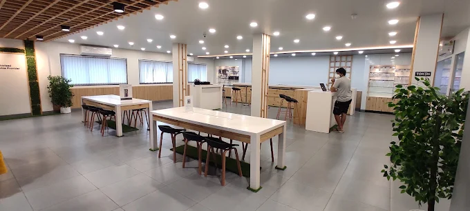 Unicorn-Apple Premium Partner-Shivajinagar store image 3