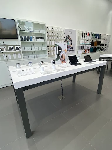 Unicorn-Apple Premium Partner-Baner store image 3