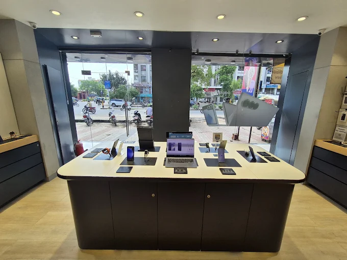 Samsung Experience Store- New Nikol store image 3