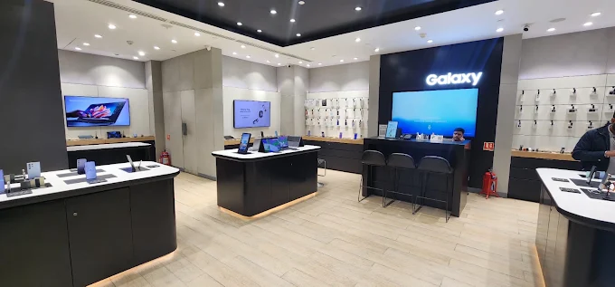 Samsung Experience Store- DLF Mall of India, Noida store image
