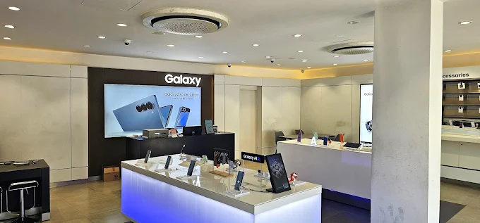 Samsung Experience Store- Egmore store image 4