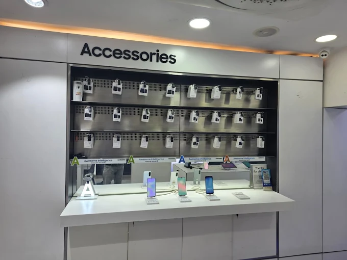 Samsung Experience Store- Karve Road store image 4