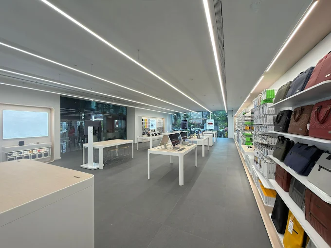 IVENUS-Apple Premium Reseller-Ghod Dod Road store image 4