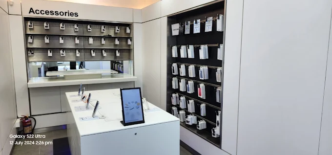 Samsung Experience Store- Lalabaugh store image 4