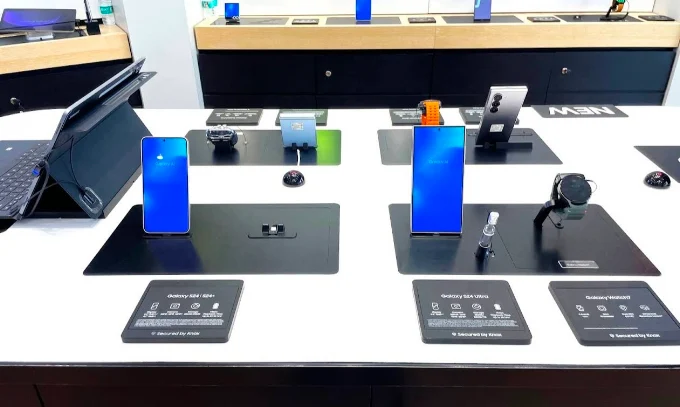 Samsung Experience Store- Kandivali store image 3