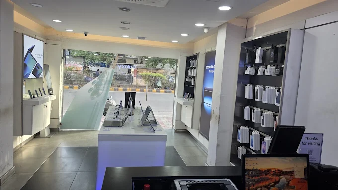 Samsung Experience Store- Old Rajender Nagar store image 3
