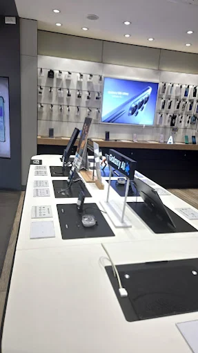 Samsung Experience Store- Hadapsar store image 4