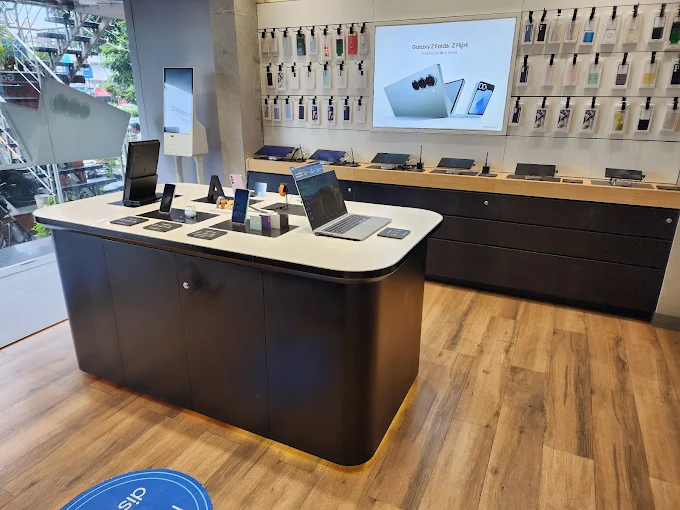 Samsung Experience Store- Nizampura, Vadodara store image 3