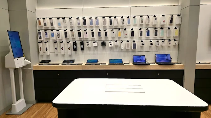 Samsung Experience Store- Sarthana Jakatnaka store image 4
