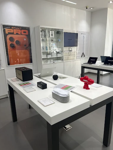 Unicorn-Apple Premium Partner-SAKORE NAGAR store image 3
