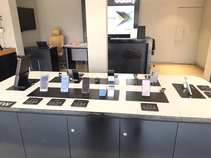 Samsung Experience Store- Rabari Colony store image 4