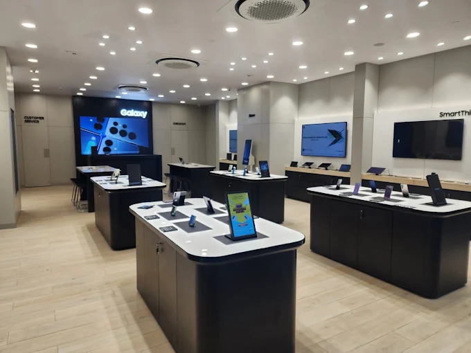 Samsung Experience Store- Andheri West store image 3