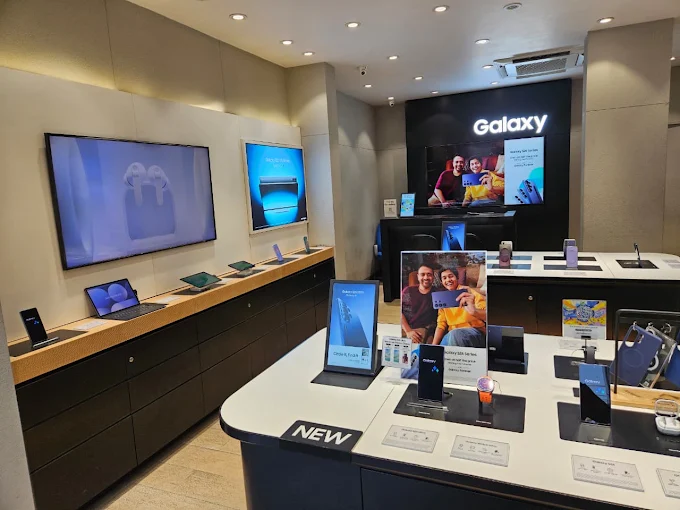 Samsung Experience Store- Karolbagh thumbnail 4