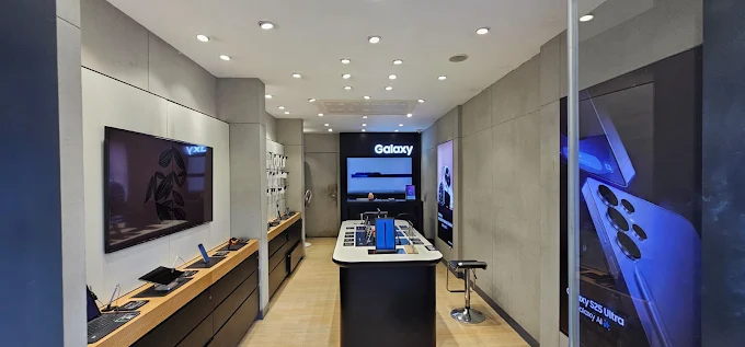 Samsung Experience Store- Mahagun Metro Mall, Ghaziabad store image 3