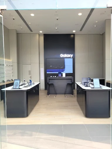 Samsung Experience Store- Spectrum Metro Mall, Noida store image 3