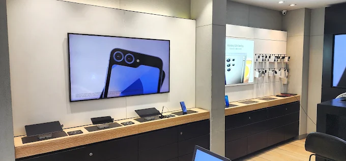 Samsung Experience Store- Naye Sarak, Meerut store image 3
