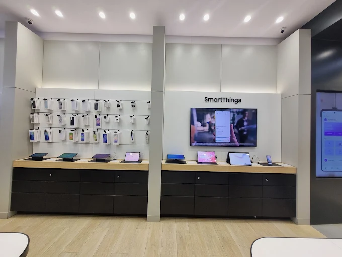 Samsung Experience Store- Malad West Inorbit Mall thumbnail 4