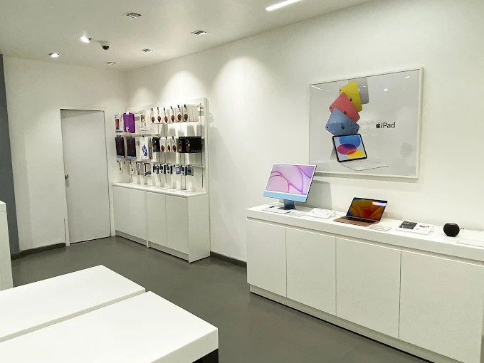 iCrest-Apple Premium Reseller-Sadh Nagar store image 3