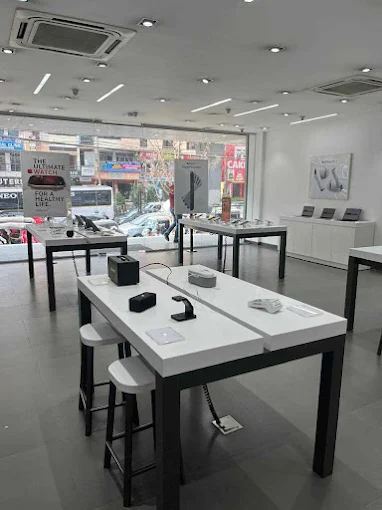 Aptronix-Apple Premium Reseller-kothaguda store image 3