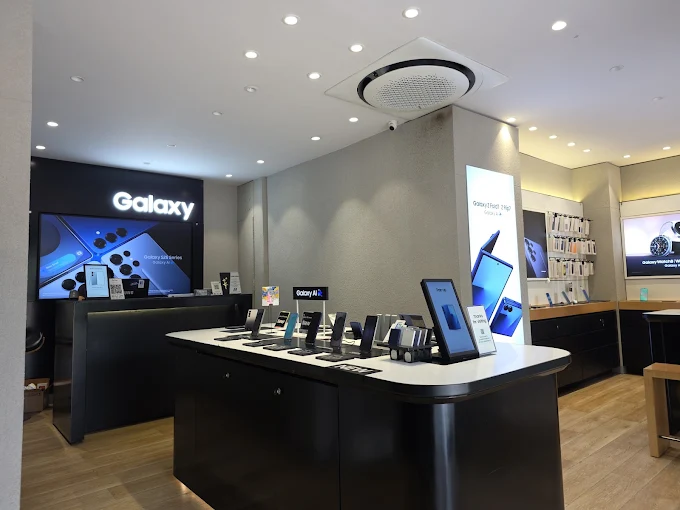 Samsung Experience Store- Kothrud Karve Road store image 3