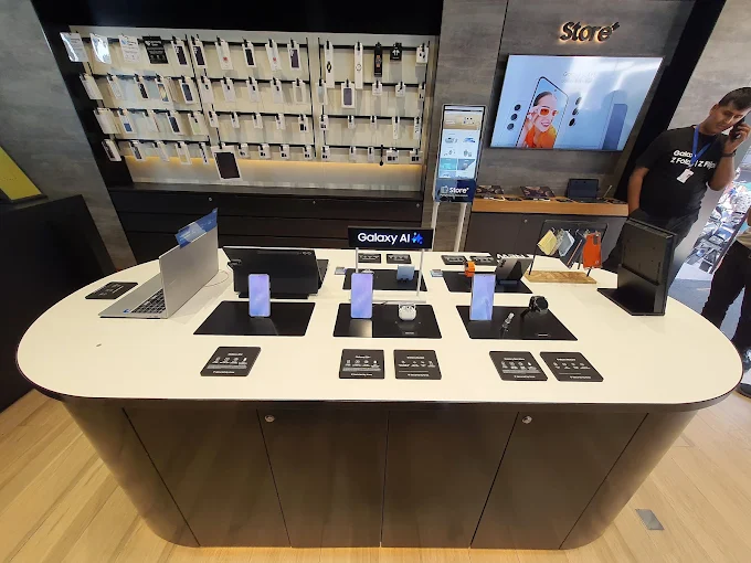 Samsung Experience Store- Preet Vihar store image 4