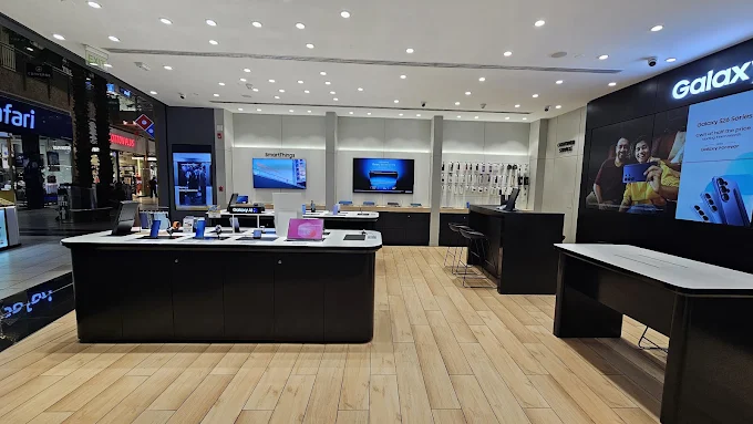 Samsung Experience Store- The Great India Place, Noida store image 4