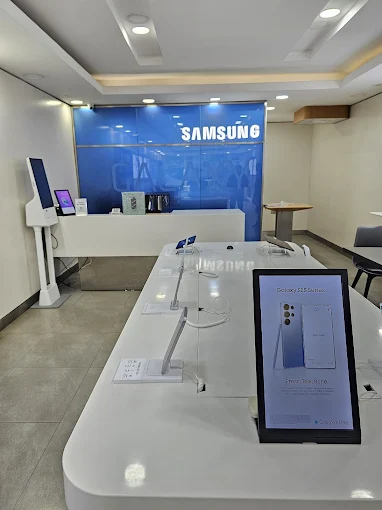 Samsung Experience Store- Doddathoguru Electronic City store image 4