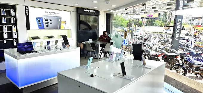 Samsung Experience Store- Mahila College Chowk, Rajkot store image 3