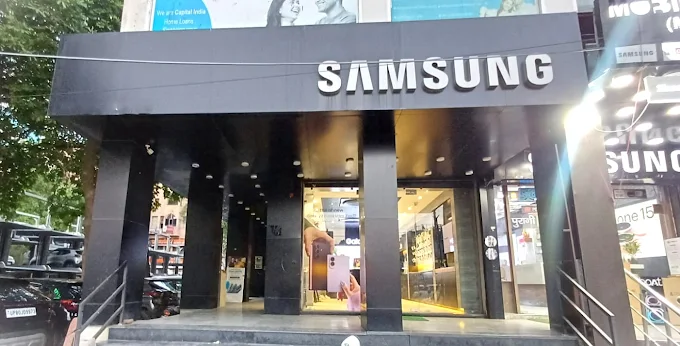 Samsung Experience Store- Sanjay Place, Agra storefront