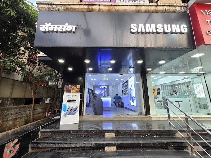 Samsung Experience Store- Andheri East Akveera Society storefront