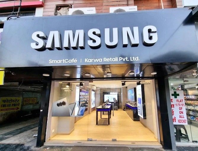 Samsung Experience Store- Ashok Vihar storefront