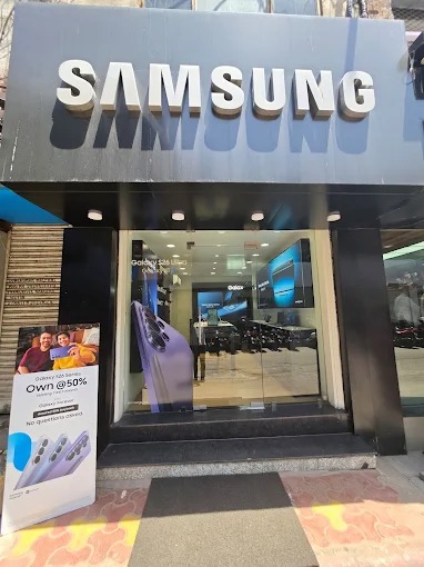 Samsung Experience Store- Jayanti Market storefront