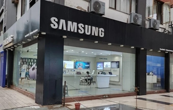 Samsung Experience Store- Ashram Road Devnandan Mega Mall storefront