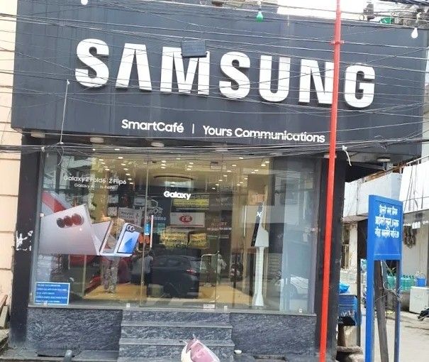 Samsung Experience Store- Geeta Colony storefront