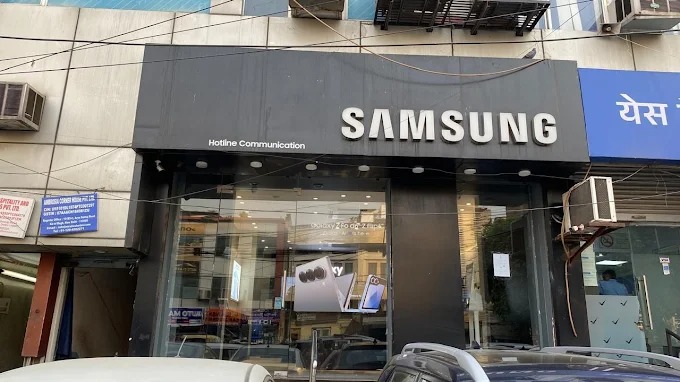 Samsung Experience Store- Karolbagh storefront
