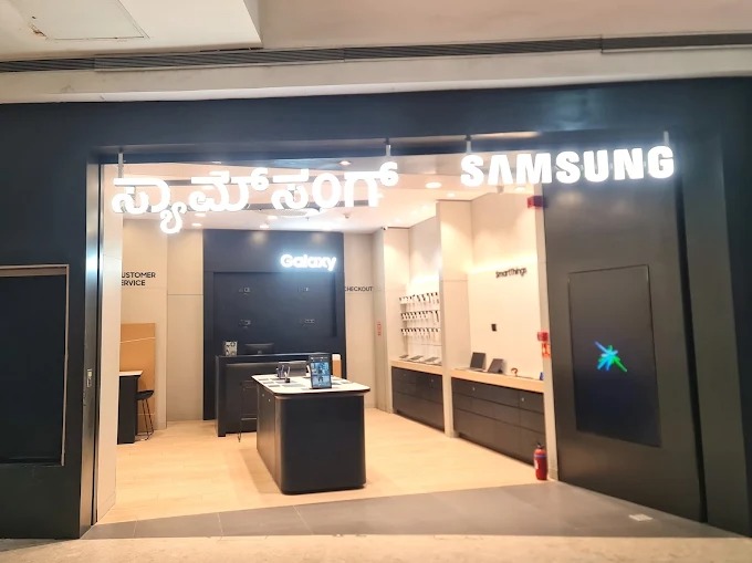 Samsung Experience Store- Mantri Square Mall storefront