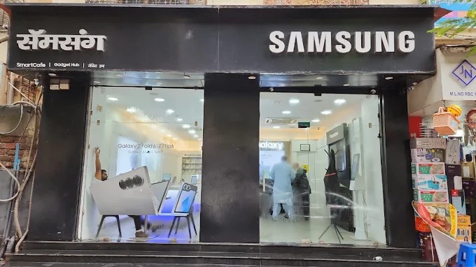 Samsung Experience Store- Lalabaugh storefront