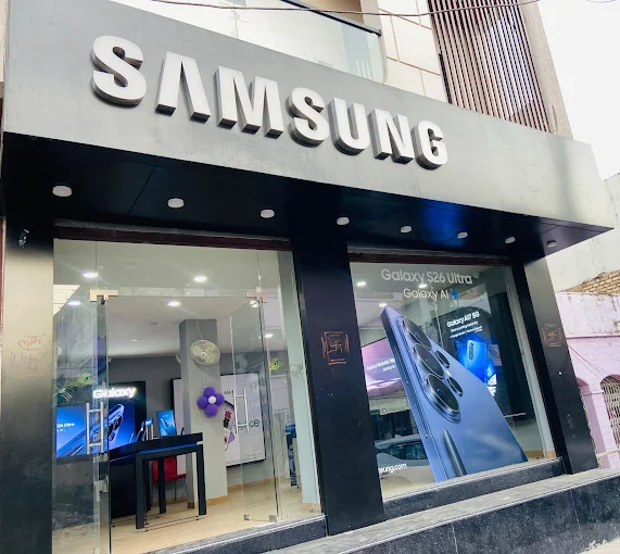 Samsung Experience Store-Kota, Ramganj Mandi storefront