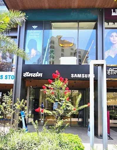 Samsung Experience Store- Tribeca Highstreet storefront