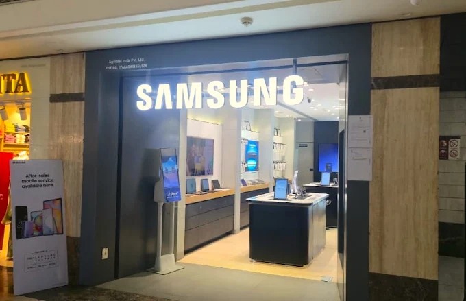 Samsung Experience Store- Laxmi Nagar V3S Mall storefront