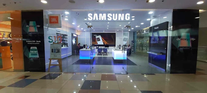 Samsung Experience Store-Kanpur- Z Square Mall storefront